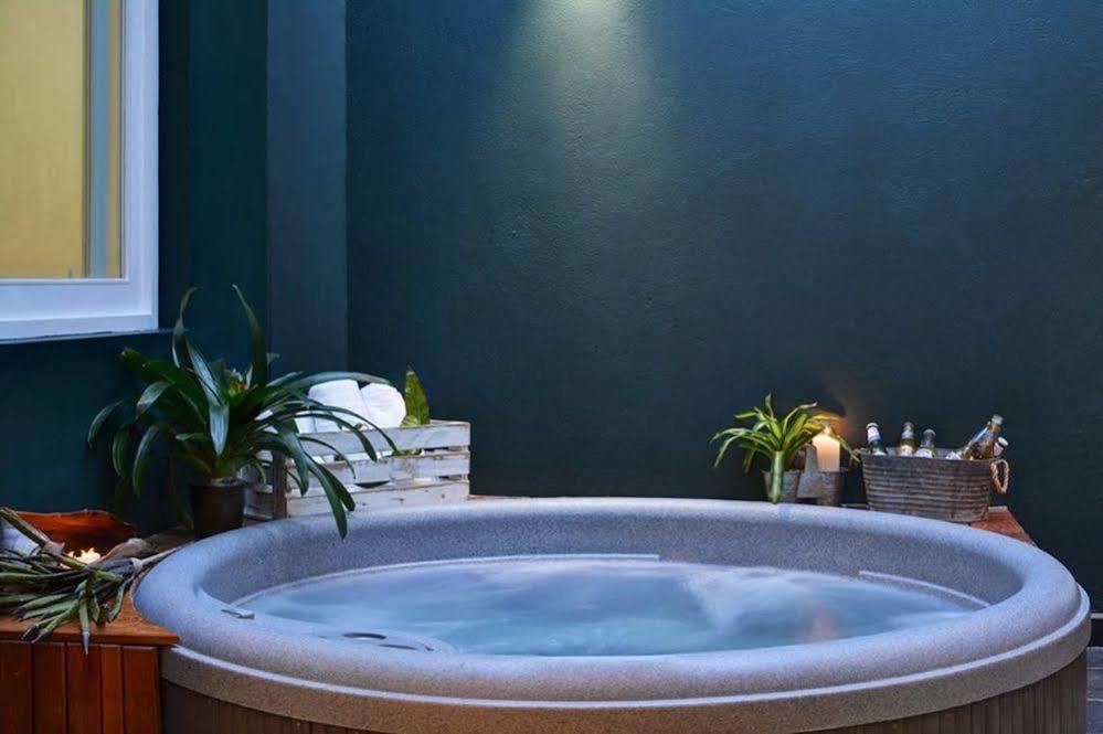 Oasis Suites Медельин Экстерьер фото